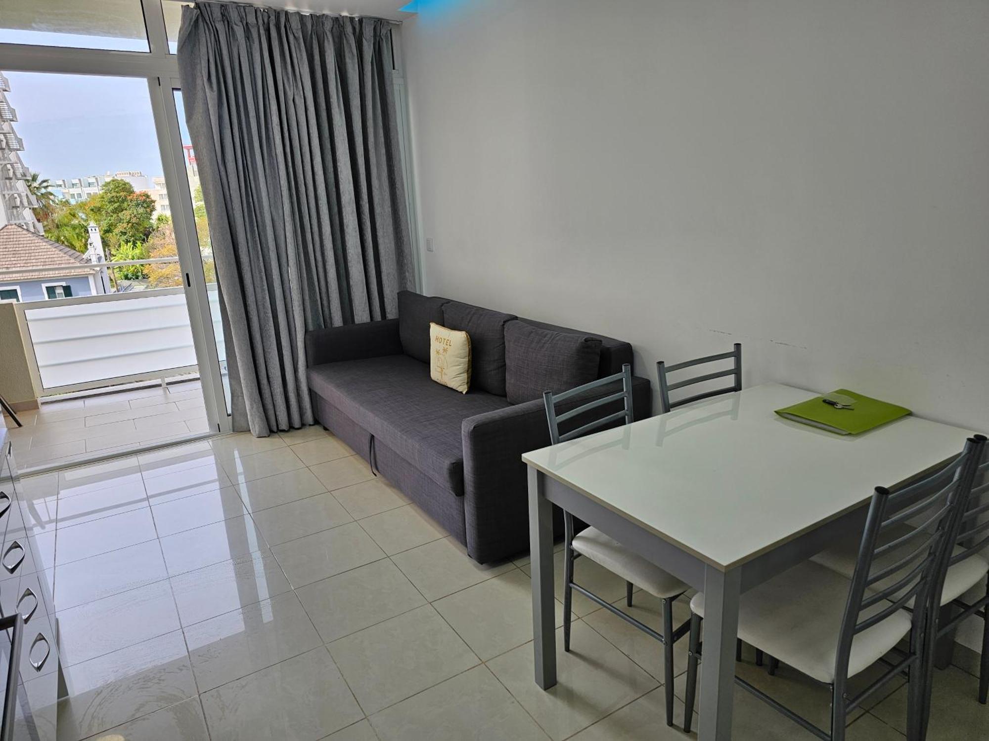 Apartamentos Navio Azul فونشال الغرفة الصورة
